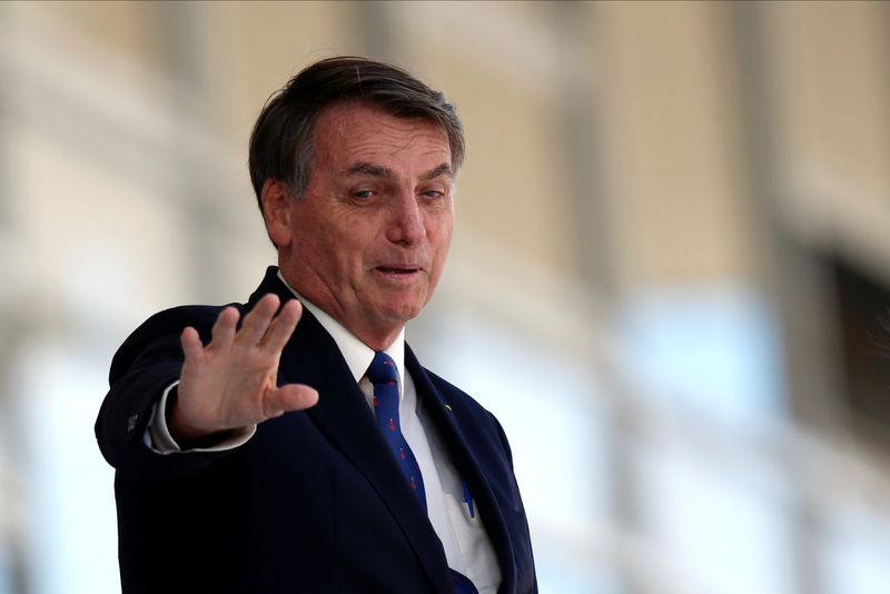 © Reuters. Presidente Jair Bolsonaro na rampa do Palácio do Planalto