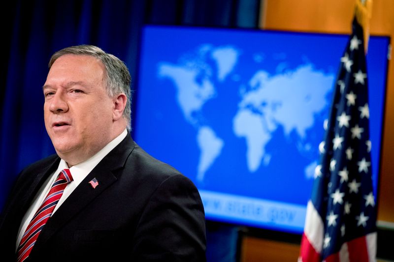 © Reuters. U.S. Secretary of State Mike Pompeo holds a news briefing