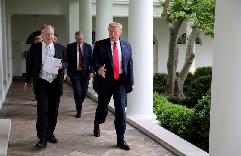 © Reuters. U.S. President Trump talks with Reuters in interview at the White House in Washington