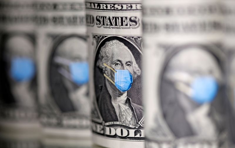 © Reuters. FILE PHOTO: George Washington is seen with printed medical mask on the one Dollar banknotes in this illustration taken