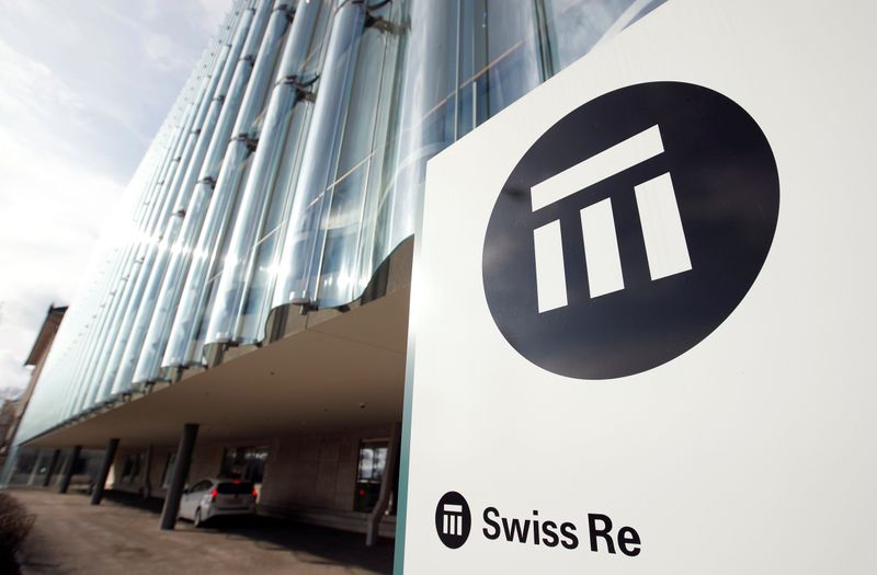 © Reuters. The logo of insurance company Swiss Re is seen in front of its headquarters in Zurich