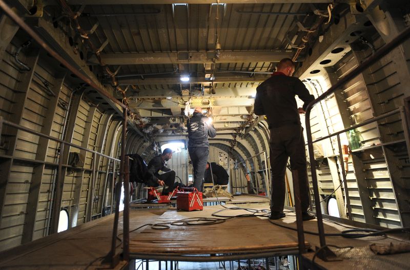 &copy; Reuters. Employees work at Rostvertol aviation plant manufacturing upgraded heavy Mi-26T2V helicopters in Rostov-on-Don