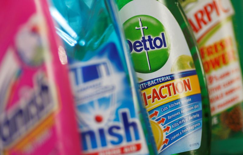 © Reuters. FILE PHOTO: Products produced by Reckitt Benckiser; Vanish, Finish, Dettol and Harpic are seen in London