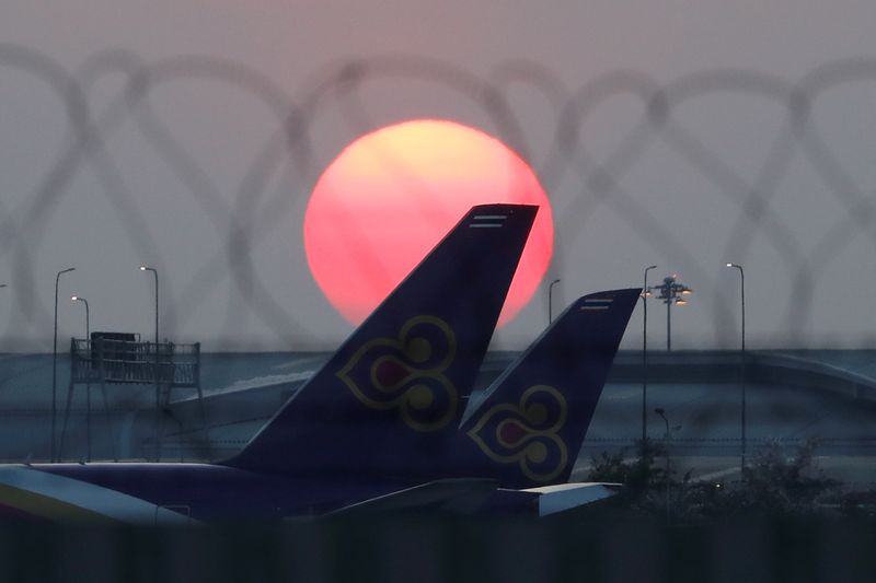 &copy; Reuters. Thai Airways airplanes are parked at the tarmac of Suvarnabhumi Airport in Bangkok