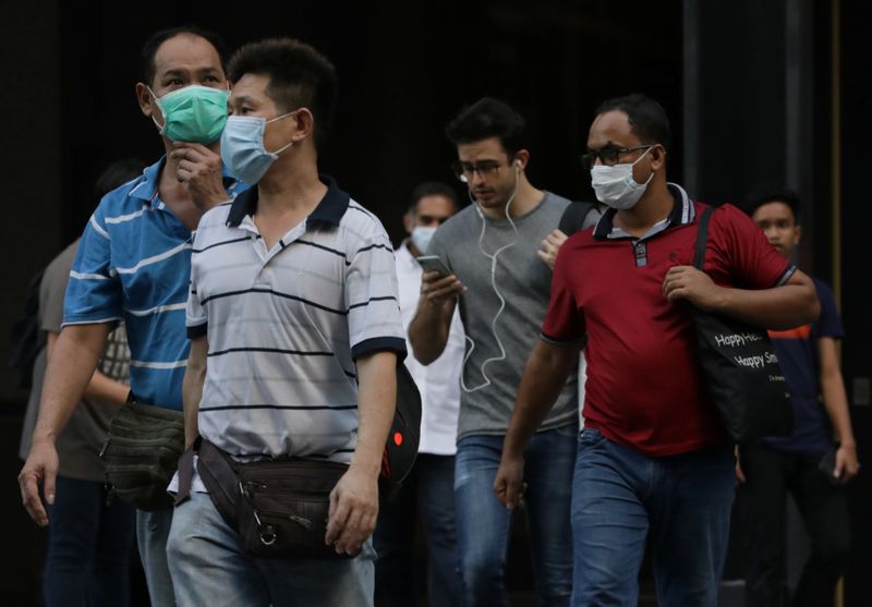 &copy; Reuters. عقوبات رادعة لمن يخالفون الحجر الصحي في سنغافورة لتناول الطعام