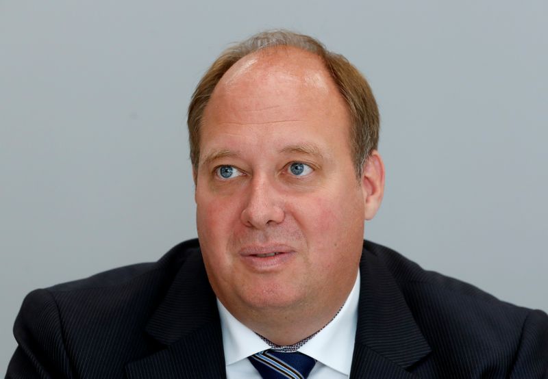 &copy; Reuters. FOTO DE ARCHIVO: El jefe de gabinete de la canciller alemana, Helge Braun, durante una entrevista con Reuters en Berlín, Alemania