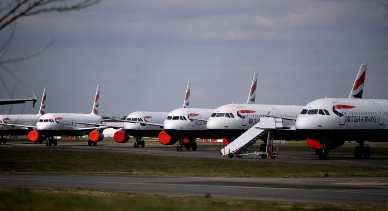 &copy; Reuters. FOTO DE ARCHIVO: Aviones de British Airways inmovilizados en el aeropuerto de Bournemouth