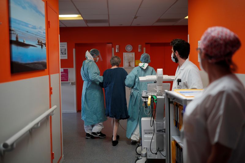 &copy; Reuters. LE NOUVEAU CORONAVIRUS A FAIT 289 MORTS DE PLUS EN FRANCE