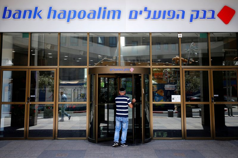 &copy; Reuters. FILE PHOTO: A man enters the main branch of Bank Hapoalim, Israel&apos;s biggest bank, in Tel Aviv, Israel