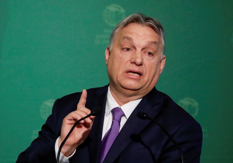 &copy; Reuters. FOTO DE ARCHIVO: El primer ministro húngaro Viktor Orban habla durante una conferencia en Budapest