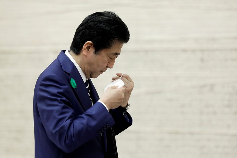 &copy; Reuters. 緊急事態宣言、1カ月程度延長　4日に決定＝安倍首相