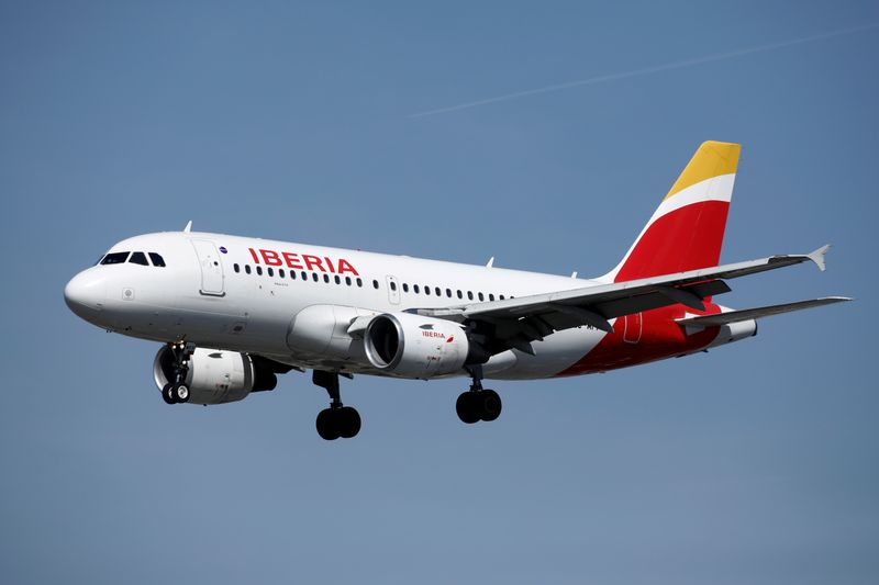 &copy; Reuters. FILE PHOTO: An Airbus A319 aircraft, operated by Iberia, lands at Orly Airport near Paris