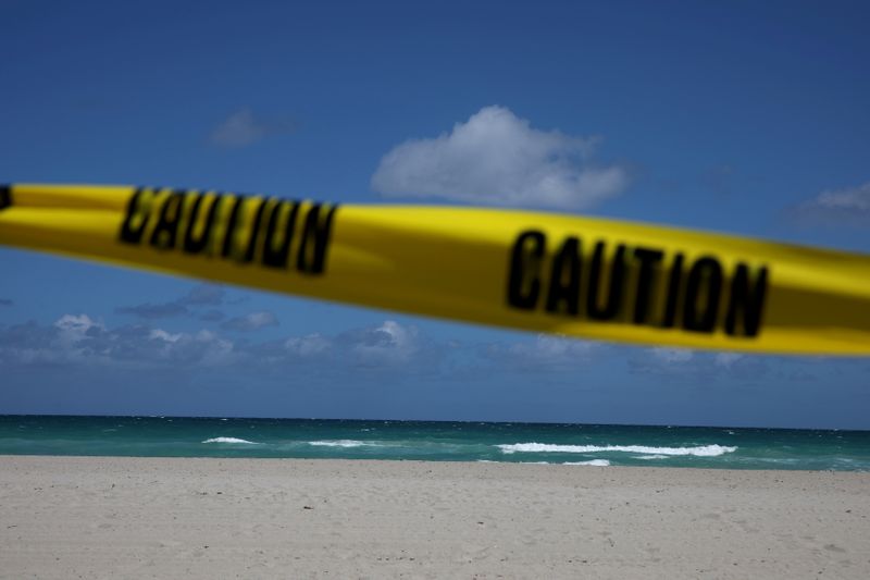 © Reuters. FILE PHOTO: Police tape is seen at a closed beach after local authorities order the closing of all the beaches in Miami-Dade county for precaution due to coronavirus disease (COVID-19) spread, in Miami Beach, Florida, U.S.