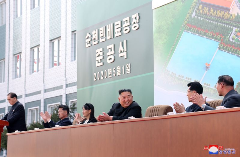 © Reuters. North Korean leader Kim Jong Un attends the completion of a fertiliser plant north of Pyongyang