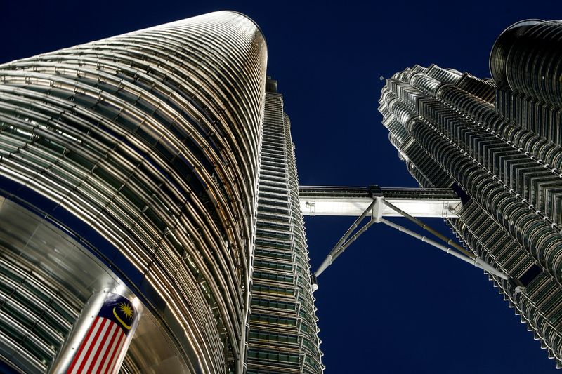 &copy; Reuters. FILE PHOTO - Malaysia&apos;s flag is seen at the landmark Petronas Twin Towers in Kuala Lumpur