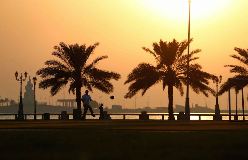 © Reuters. السعودية تعزل المدينة الصناعية الثانية بالدمام