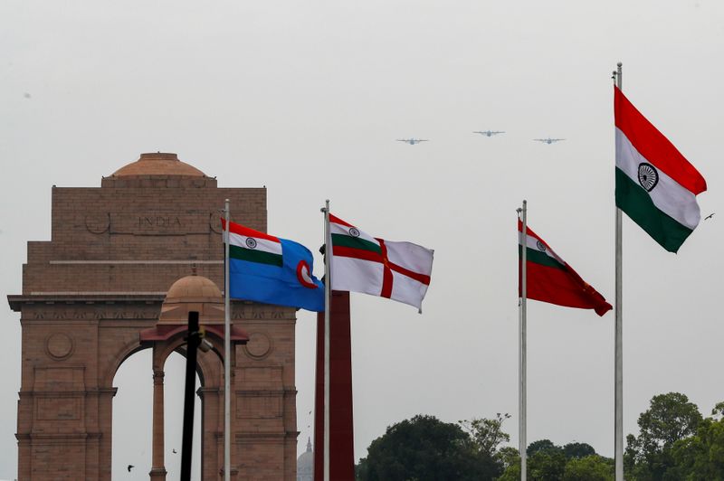 &copy; Reuters. Indian Air Force aircrafts fly over Rajpath to show solidarity with frontline warriors fighting against the coronavirus disease (COVID-19) in New Delhi