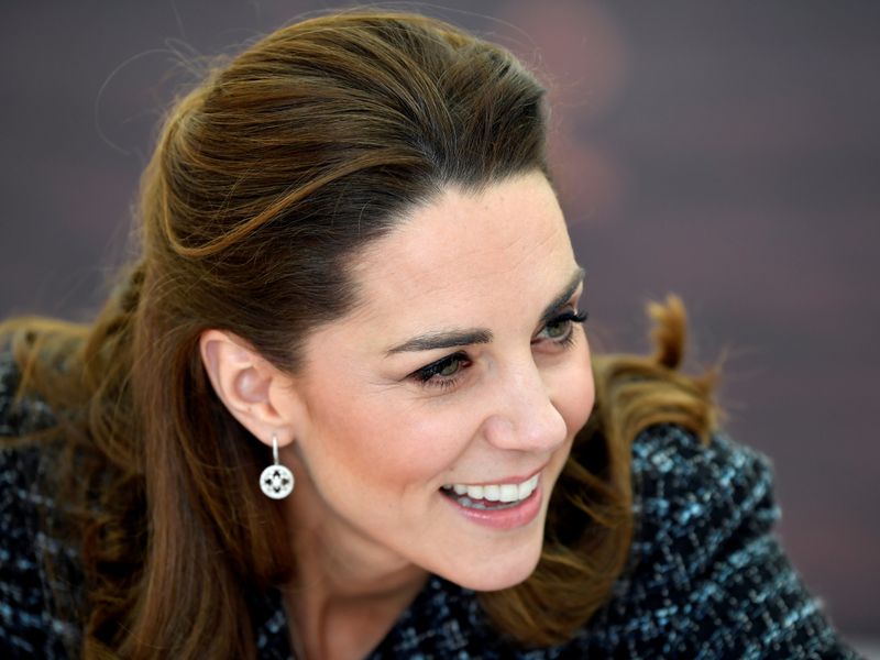 &copy; Reuters. FILE PHOTO: Britain&apos;s Catherine visits a workshop at Evelina London Children&apos;s Hospital, in London