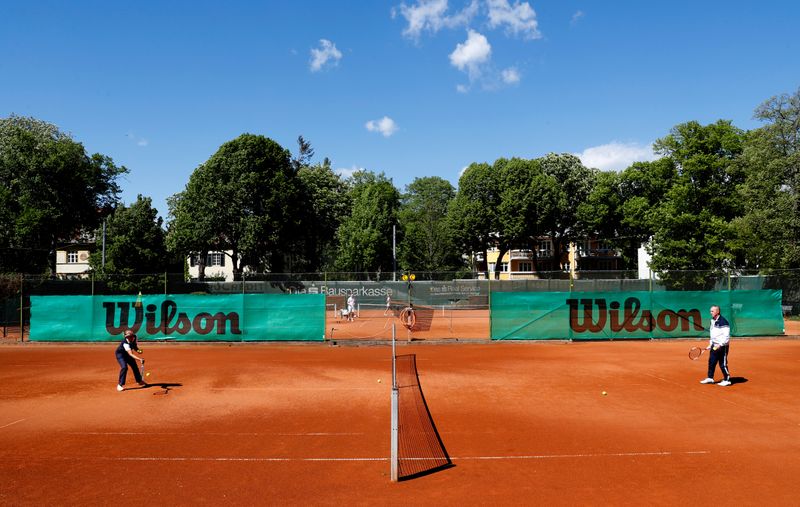 &copy; Reuters. عودة مباريات فردي التنس بالنمسا لكن دون تلامس أو مصافحة