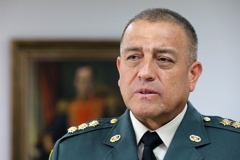 &copy; Reuters. Foto de archivo. El comandante de las Fuerzas Militares de Colombia, el general Luis Fernando Navarro, reacciona durante una entrevista con Reuters en Bogotá