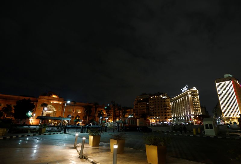&copy; Reuters. مصر تسمح بإعادة فتح الفنادق أمام السياحة الداخلية بشروط صارمة