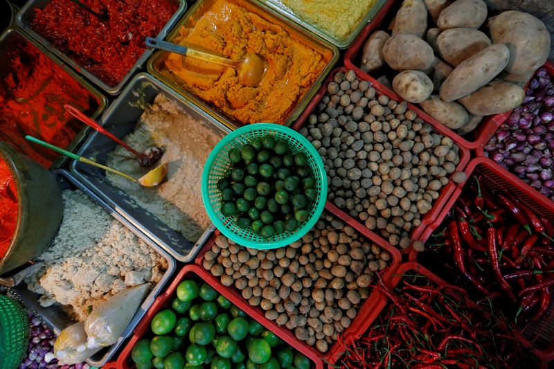 &copy; Reuters. Spices and local produce to sell are seen at a traditional market in Jakarta