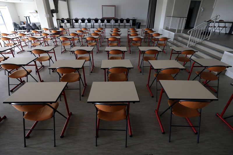 &copy; Reuters. CORONAVIRUS: LES MAIRES D&apos;ILE-DE-FRANCE DEMANDENT LE REPORT DE LA RÉOUVERTURE DES ÉCOLES