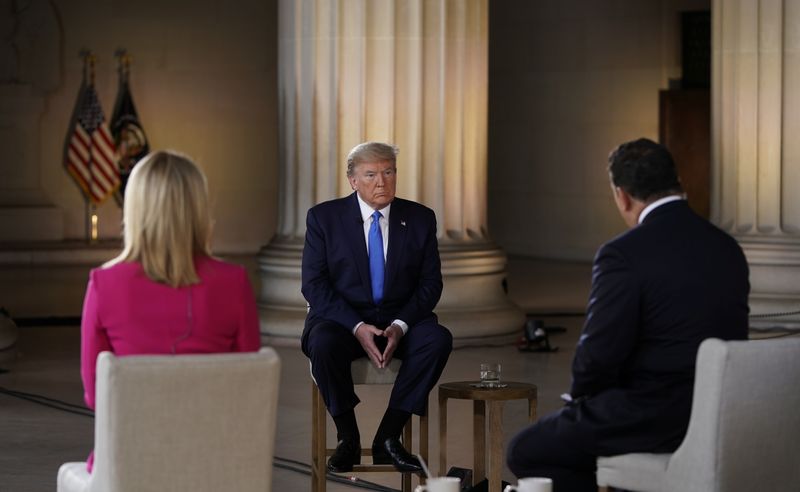 &copy; Reuters. El presidente de Estados Unidos, Donald Trump, durante un debate en abierto transmitido por Fox News Channel desde el Lincoln Memorial