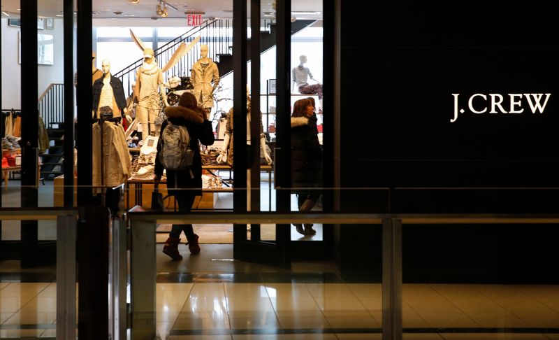 &copy; Reuters. A customer walks into a clothing retailer J.Crew store in Manhattan, New York