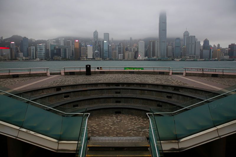 &copy; Reuters. FILE PHOTO: A general view of a tourist attraction at Tsim Sha Tsui, following the novel coronavirus disease (COVID-19) outbreak, in Hong Kong