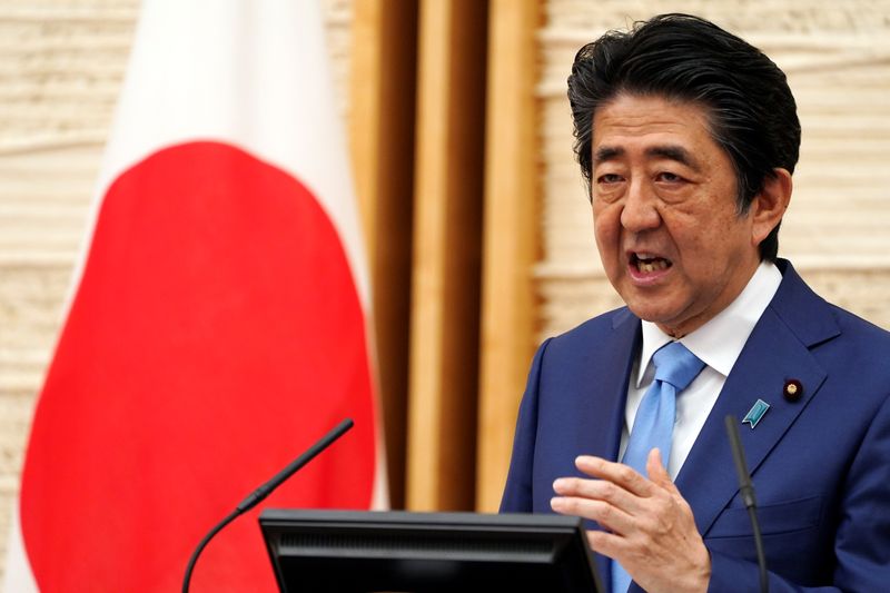 &copy; Reuters. Japan&apos;s Prime Minister Shinzo Abe speaks during a news conference regarding the coronavirus disease (COVID-19) spread, in Tokyo