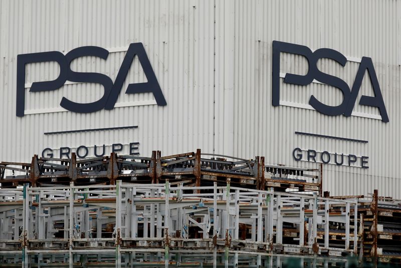 &copy; Reuters. FILE PHOTO: The logo of PSA Peugeot Citroen is seen at the company&apos;s plant in Poissy, near Paris