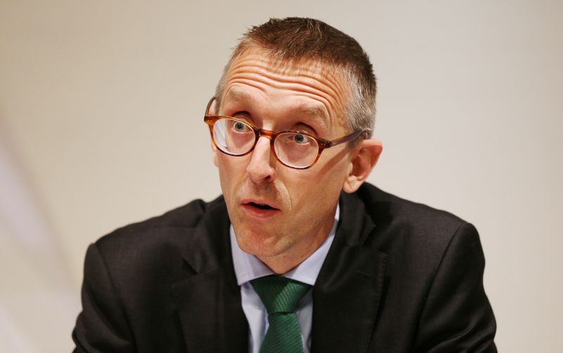 © Reuters. FILE PHOTO: Britain's Deputy Governor for Prudential Regulation and Chief Executive Officer of the Prudential Regulation Authority Sam Woods speaks during the Bank of England's financial stability report at the Bank of England in the City of London