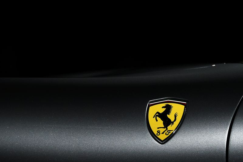 &copy; Reuters. Il logo Ferrari durante la prima presentazione mondiale della Ferrari Roma