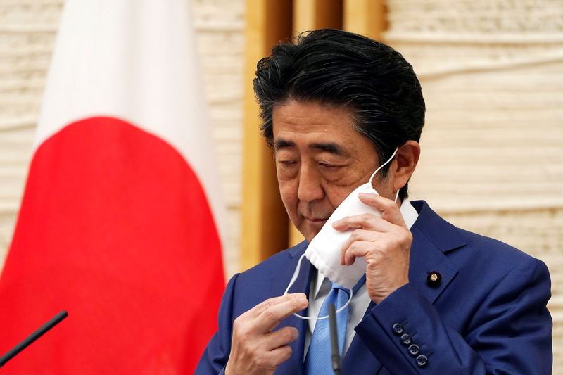 &copy; Reuters. Premiê do Japão, Shinzo Abe, anuncia extensão de estado de emergência no país