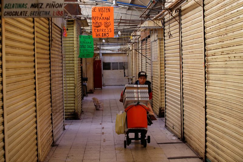 &copy; Reuters. FILE PHOTO:  Outbreak of the coronavirus disease (COVID-19), in Mexico City