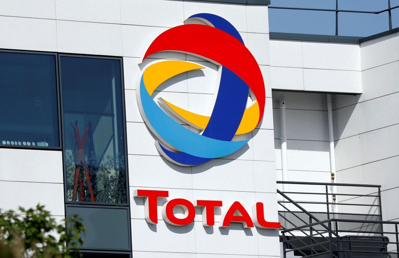 &copy; Reuters. The logo of Total is pictured at the company&apos;s headquarters in Rueil-Malmaison near Paris