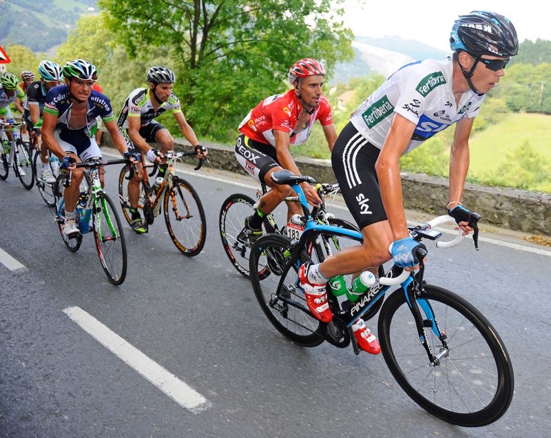 &copy; Reuters. FOTO DE ARCHIVO: Christopher Froome y Juan José Cobo durante la 20ª etapa de la Vuelta Ciclista a España