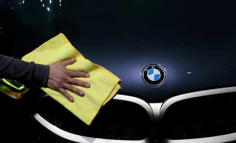 &copy; Reuters. FILE PHOTO: LA Auto Show in Los Angeles