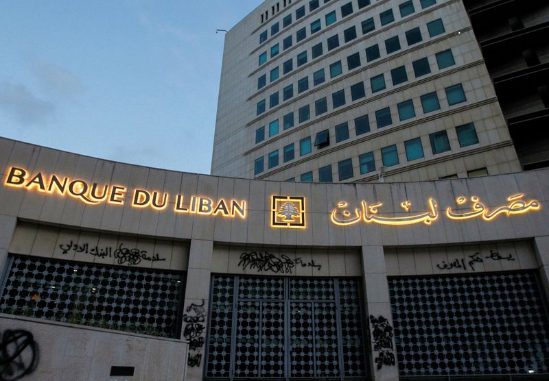© Reuters. FOTO DE ARCHIVO: Una vista del edificio del Banco Central del Líbano en Beirut