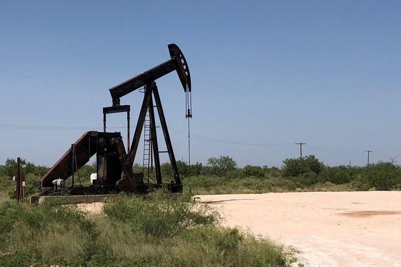 &copy; Reuters. FILE PHOTO: A pumpjack is shown outside Midland-Odessa area in the Permian basin in Texas