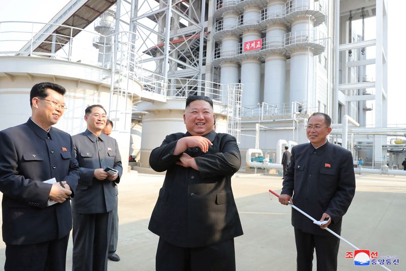 © Reuters. North Korean leader Kim Jong Un attends the completion of a fertiliser plant north of Pyongyang