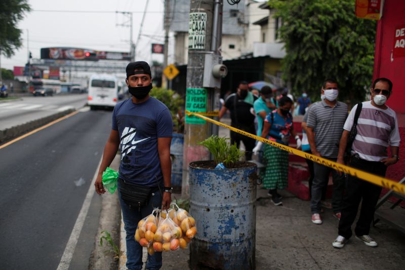 &copy; Reuters. Brote de la enfermedad por coronavirus (COVID-19) en El Salvador