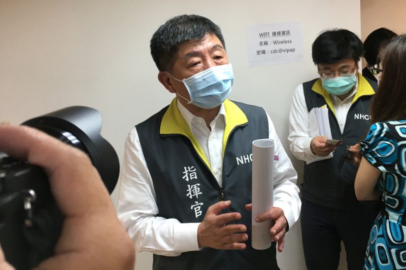 &copy; Reuters. El ministro de Salud de Taiwán, Chen Shih-chung, habla con el Club de Corresponsales Extranjeros de Taipéi sobre el brote de la enfermedad coronavirus (COVID-19), en los Centros de Control de Enfermedades de Taiwán, Taipéi