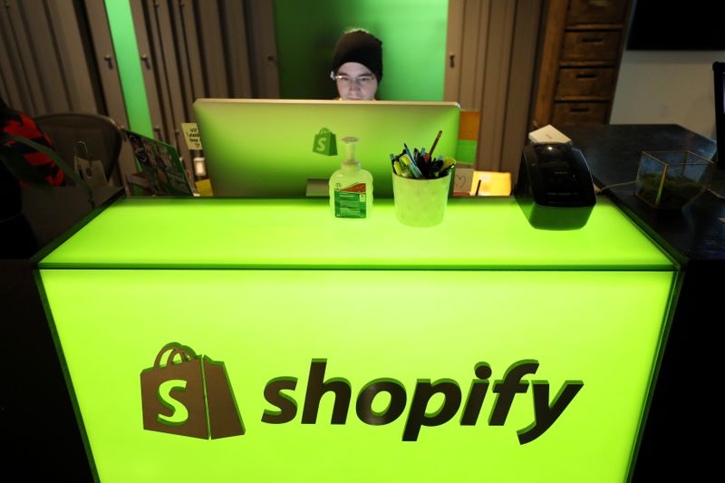 &copy; Reuters. An employee works at Shopify&apos;s headquarters in Ottawa