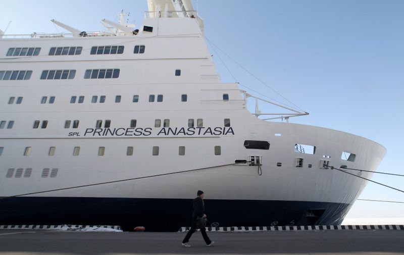 &copy; Reuters. Круизный лайнер &quot;Принцесса Анастасия&quot; в морском порту Санкт-Петербурга