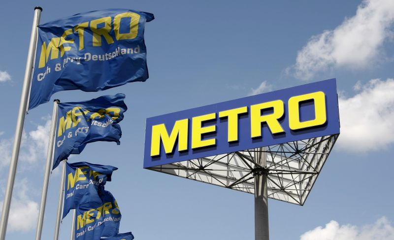 &copy; Reuters. FILE PHOTO: File photo of logo of Germany&apos;s biggest retailer Metro AG pictured at a Metro cash and carry in Berlin