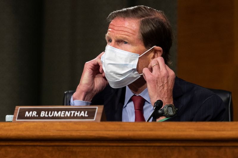 © Reuters. U.S. Senate panel holds hearing on coronavirus pandemic impact on aviation industry, in Washington