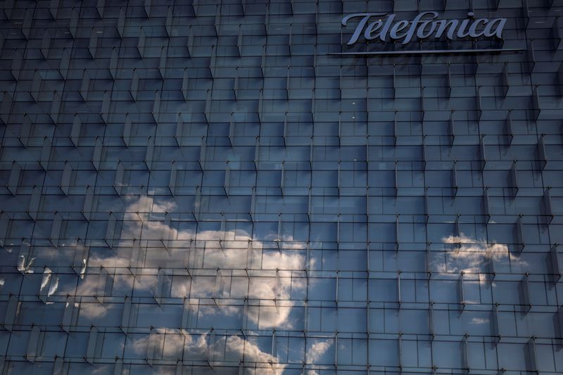 &copy; Reuters. FILE PHOTO: A general view shows the Telefonica headquarters in Madrid