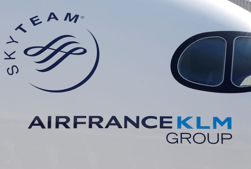 &copy; Reuters. FILE PHOTO: The logo of Air France KLM Group is pictured on an Airbus A350